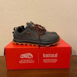 Altra Lone Peak 4.5 NWT SIZE 9.5 Grey Orange